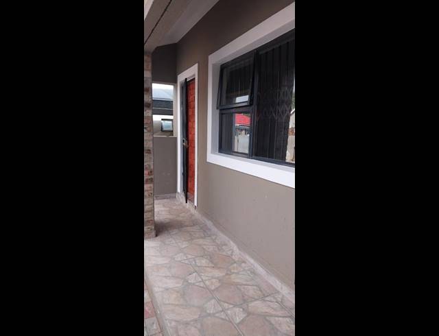 1 BEDROOM PROPERTY TO RENT IN BOKSBURG WEST